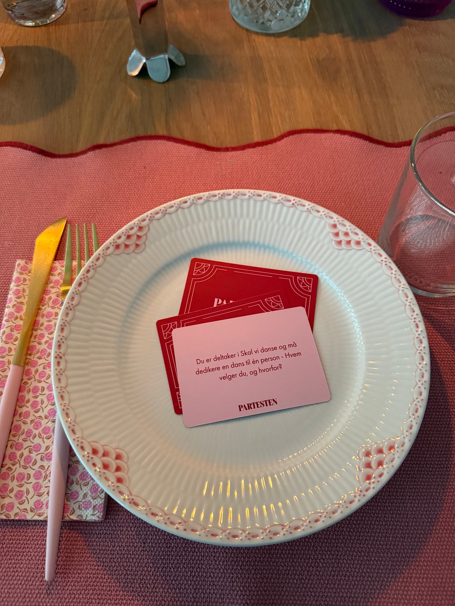 Partesten | Laget av Linnéa Myhre og Emil Gukild